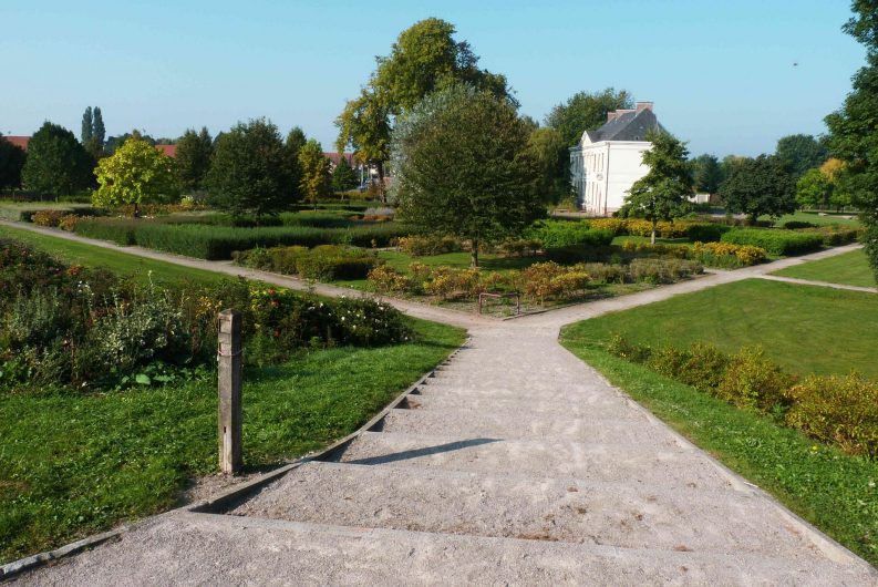 Parc avec vue sur le prieuré de Beaurepaire à Somain