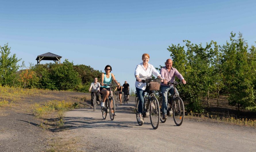 Balade à vélo électrique en famille sur le terril des Argales - ©Karen Saint-Patrice