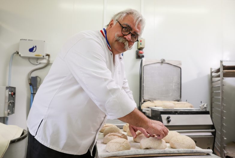 Boulage du pain par Pascal Tepper en personne - ©Karen Saint-Patrice