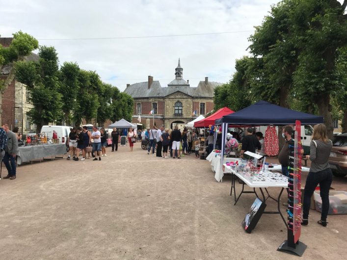 Place de Marchiennes jour du marché estival