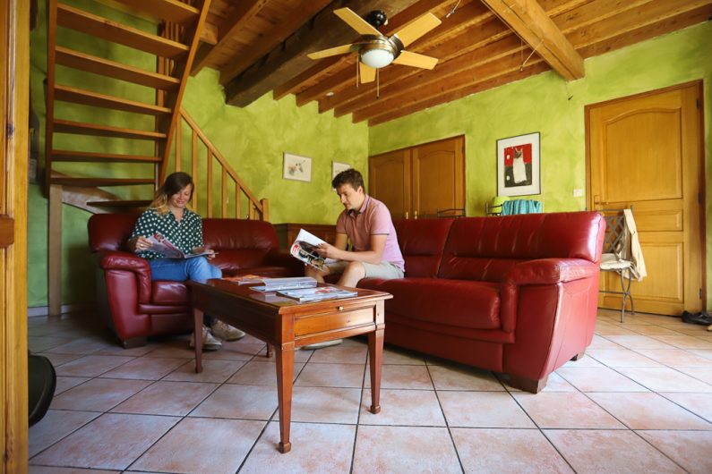 Couple dans le salon