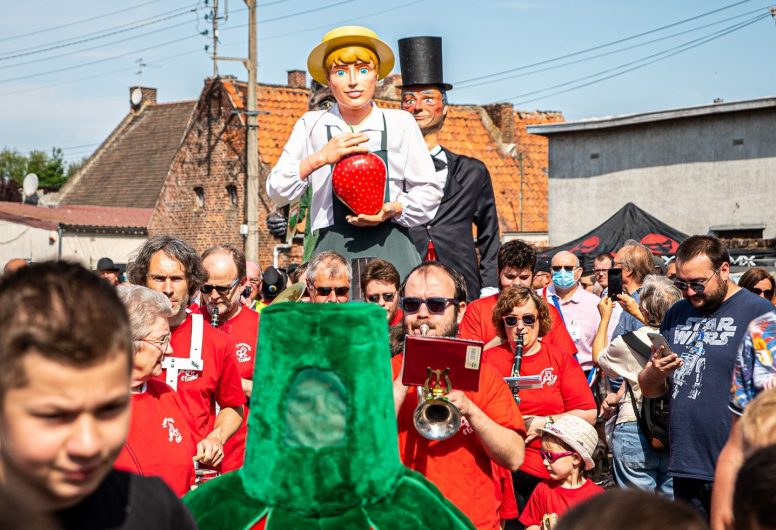 géants et fanfares écailon masny