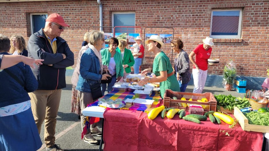 stand de marché de la fête de la tiote tomate