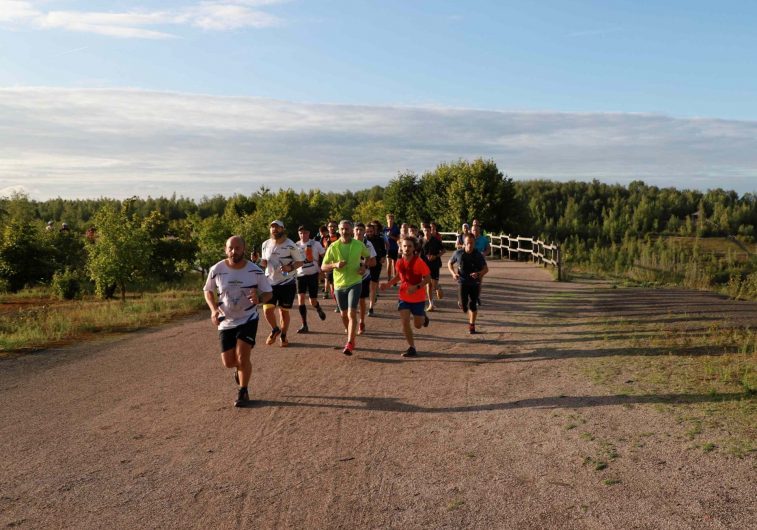 Coureurs sur le Terril des Argales